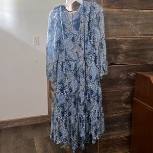 Maxi dress sheer sleeves